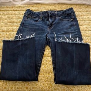 AE size 4 Midrise cropped jeans